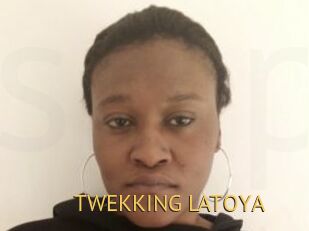 TWEKKING_LATOYA